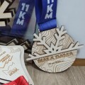 Drewniany medal okolicznościowy personalizowany. Wooden Way