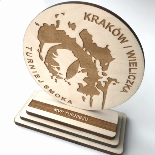Drewniane statuetki grawerowane