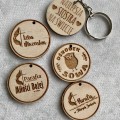 Drewniane breloki personalizowane z grawerem