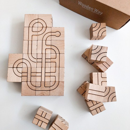 Drewniane klocki we wzory. Ze ścieżkami