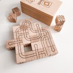 Drewniane klocki konstrukcyjne do układania ze ścieżkami. Labirynt - 30 szt. w kasetce